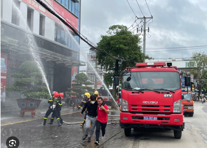 Máy bơm sử dụng trong cứu hoả để tạo áp lực mạnh đẩy nước dập tắt đám cháy